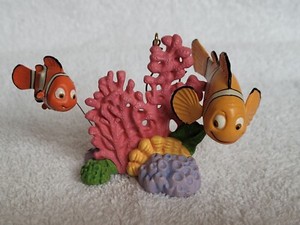 2003 Hallmark Keepsake Disney Finding Nemo Marlin and Nemo Ornament
