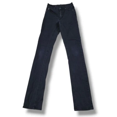Jeans feminino skinny cintura média barato Monday tamanho 26 24x31 preto - Imagem 1 de 4