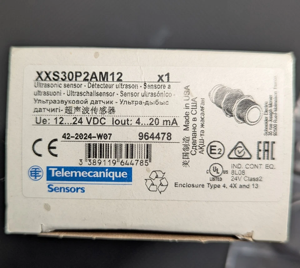 Schneider Telemechanique XXS30P2AM12 Ultrasonic Analog Distance Sensor S30P2AM12 - Image 1 of 3