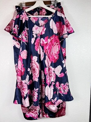 Amoureuse 尺寸 L (18-20) 海军蓝 带粉红色花朵 2 件缎面睡衣套装 — 第 1/4 张图片