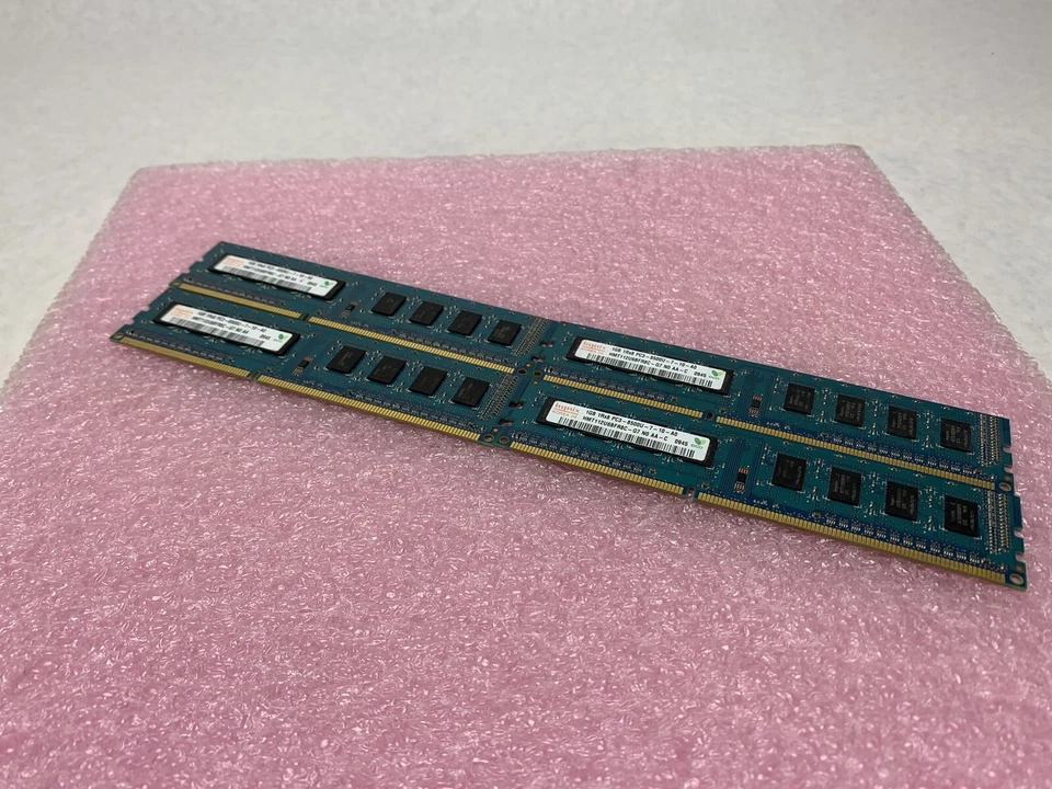 Lot( 4 ) 1GB Hynix HMT112U6BFR8C-G7 1Rx8 PC3-8500U DDR3 non-ECC Desktop RAM - Image 1 of 4