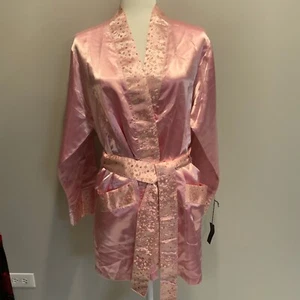 Vintage Sarah Spencer Intimates chinesisch asiatisch inspiriert rosa bestickt Morgenmantel Neu mit Etikett - Bild 1 von 11