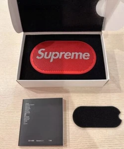 Supreme × Bang & Olufsen B&O PLAY P2 altoparlante wireless 2017AW - Foto 1 di 4