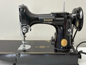 Antike Singer federleichte Nähmaschine Kat. 3-120 mit Koffer - Bild 1 von 24