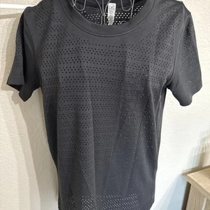 Lululemon Train To Be Short Sleeve Shirt Black Vented Athleisure Minimalist Sz 4 - Picture 1 of 3
