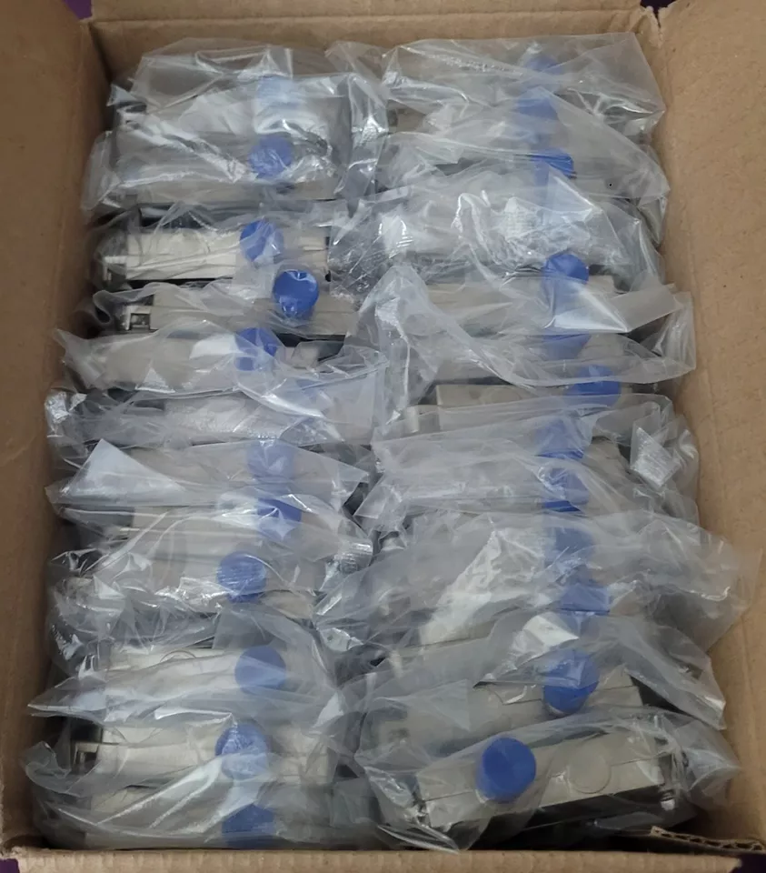 Lot Of 25 Holland GHPNA-3 Way Splitter With 2 Mounting Screws In Sealed Bag - Image 1 of 4