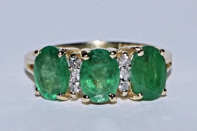 Anillo de oro amarillo macizo de 14 k con diamantes y esmeraldas verdes naturales de 2,25 quilates Foto 1 de 4