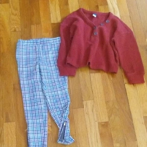 girl 6 sweater and plaid multicolor pants with zipper accents - Picture 1 of 3