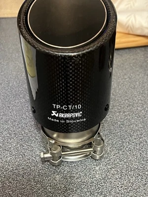 Выхлопной наконечник из углеродного волокна Akrapovic TP-CT/10 — 90 мм — подлинный — сделано в Словении - Изображение 1 из 4