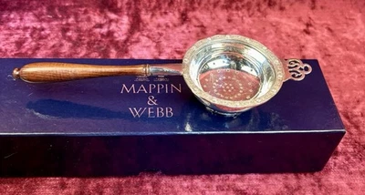 Un precioso y elegante colador de té y tazón enchapado en plata Mappin & Webb. En caja. Foto 1 de 4