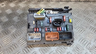 2008 PEUGEOT 207 S 8V MK1 (Ph1) 5DR PETROL 1.4  Fuse Box 9664055780 - Image 1 of 3