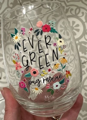 Copa de vino Evergreen Pug Rescue Foto 1 de 2