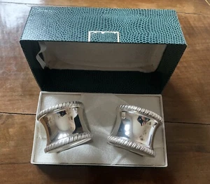 Due Portatovaglioli Simil Argento Vintage - Foto 1 di 4