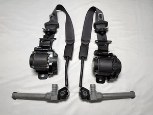2010 - 2012 Chevrolet Traverse Drivers & Passengers Front Seat Belt (OEM) Black - Picture 1 of 10
