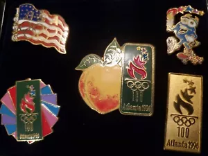 Lotto Cinque Spille Olimpiadi In Astuccio Atlanta 1996 100 anni - Foto 1 di 1