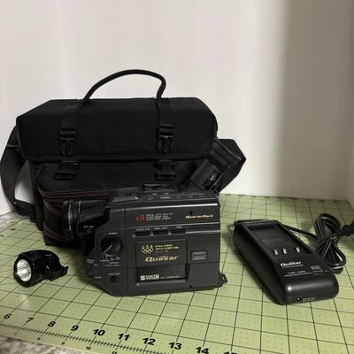 Quasar QuarterBack VM526 VHS-C Video Camera Camcorder - NO BATTERY - Parts Only - Image 1 of 4