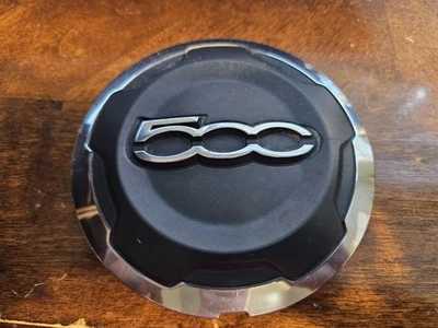 OEM 2014 - 2019 Fiat 500 OEM Wheel Center Cap P/N 735574469 - Image 1 of 4