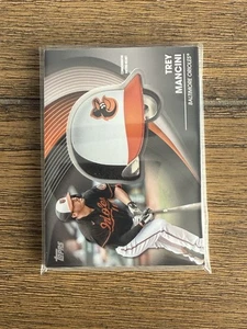 Casco de bateo conmemorativo Trey Mancini 2022 Topps Serie 2/299 - Imagen 1 de 2