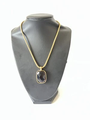 Collar Colgante AVON Tono Dorado Facetado Corte Esmeralda Color Ciruela Vintage Firmado Foto 1 de 4