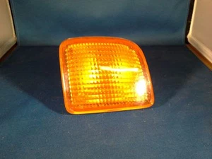 97 98 99 00 TOYOTA TACOMA LEFT OEM TURN SIGNAL BLINKER CORNER PARK LIGHT DRIVER - Picture 1 of 2