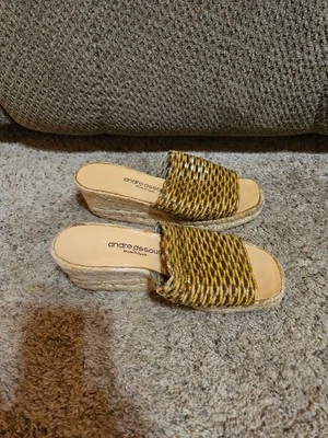 Sandalias de tacón de cuña Andre Assous tejidas tostadas para mujer talla 6,5 hechas en España Foto 1 de 4