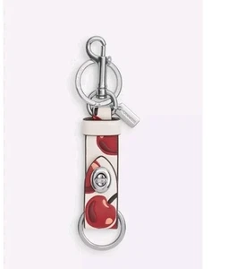 Coach Trigger Snap Bag Charm Cherry Print Chalk White Red Keychain NWT - CZ088 - Imagen 1 de 2