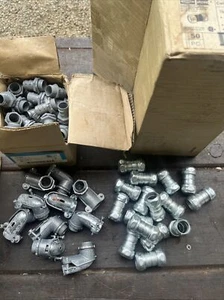 Group of half-inch electrical connectors coupling 90° flexible conduit - Picture 1 of 6