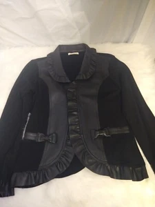 De Colección Mujeres CAPRICE Chaqueta Negra Mediana Cuero Lazo Frontal Bruja Gótico Volantes Avanzado - Imagen 1 de 13