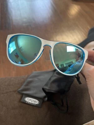 Gafas de sol Tifosi azules blancas con bolsa suave usadas una vez usadas en excelente estado estilo difícil de encontrar Foto 1 de 4