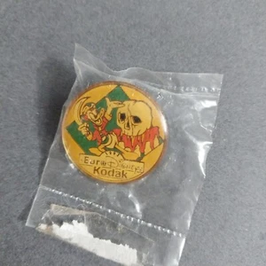 1992 Euro Donald Duck Disney Kodak Hat Jacket Pin New - Picture 1 of 2