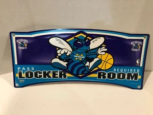 Letrero de vestuario de la NBA New Orleans Hornets, plástico ~19 x 8", Wincraft usado - Imagen 1 de 5