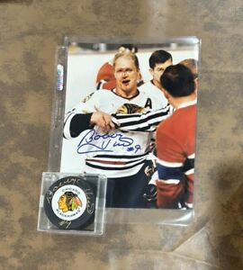 Bobby Hull Signed Chicago Blackhawks Puck and 8x10 Photo - Autographed
