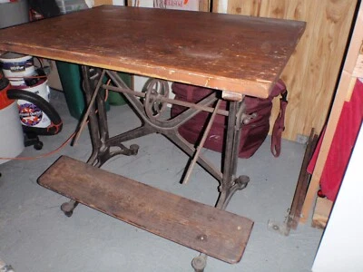 Ajustable Escritorio/mesa de dibujo antiguo de hierro fundido Keuffel & Esser de colección Foto 1 de 4