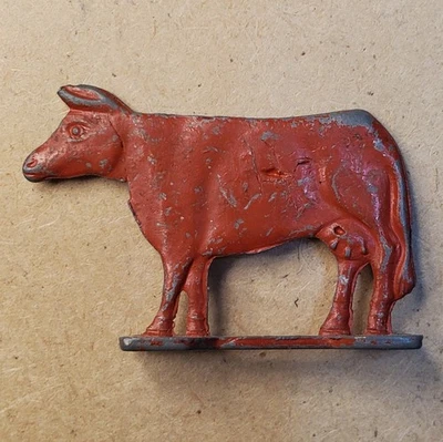 1920s COW FLAT (standup) Red cast metal Dowst (Chicago) CRACKER JACK PRIZE SU001 - Image 1 of 2