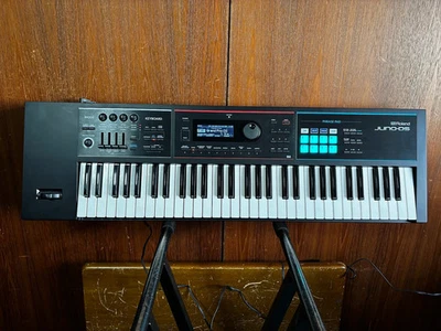Roland JUNO-DS 61 61-Tasten Synthesizer mit Box - Bild 1 von 4