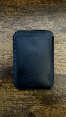 Carteira de couro natural Apple MagSafe, preta, compatível com iPhone - Imagem 1 de 4