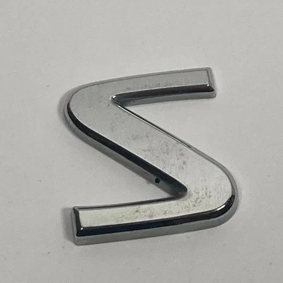 Nissan Altima 2.5 S 2007-2012 emblema logotipo letra 'S' maletero trasero B4126 cromado Foto 1 de 4