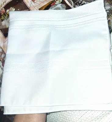 ELEGANT WHITE SILK COTTON SQUARE TABLE NAPKINS LG 17" X 8 UNUSED COND BEAUTIFUL - Image 1 of 3