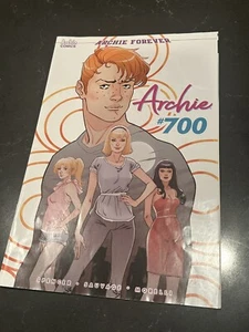 Archie #700 (ARCHIE COMICS Publications, Inc. gennaio 2019) ottimo per Natale - Foto 1 di 5