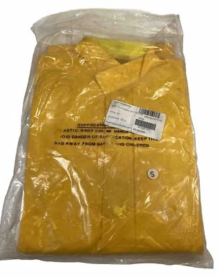 CHAQUETA DE LLUVIA CLÁSICA AMARILLA Y GORRA PEQUEÑA Foto 1 de 4