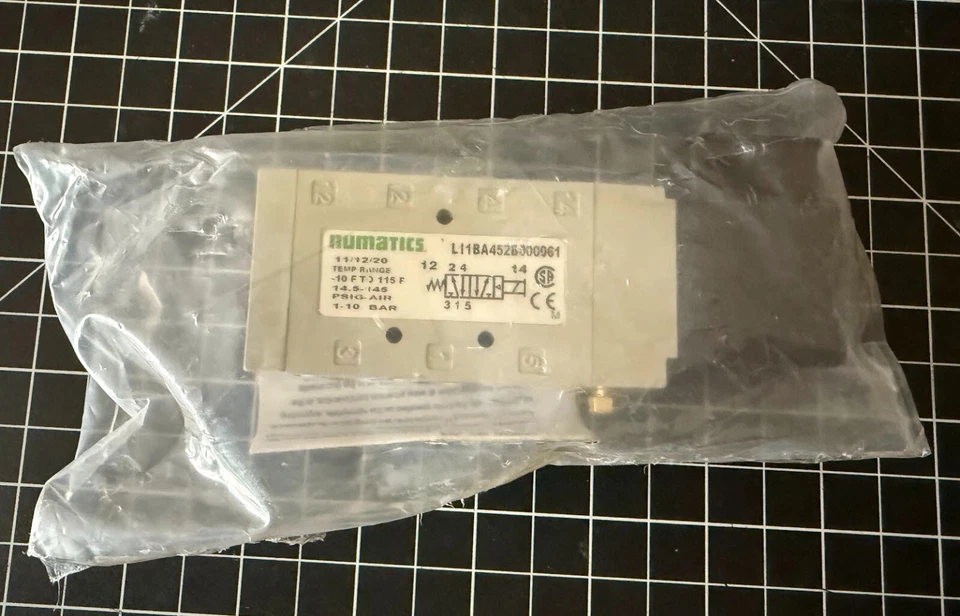 Numatics L11BA452B000061 Solenoid Pilot Valve, New - Image 1 of 1