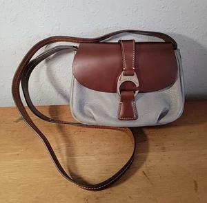 Bolso Bandolera Dooney & Bourke Pequeño con Solapa Cuero Guijarro Florentino - Imagen 1 de 14