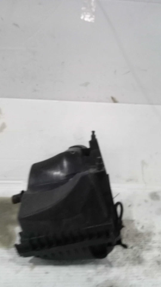 Conjunto de filtro de aire Buick Envision 2016 fabricante de equipos originales 2,0 L usado 132 k millas Foto 1 de 4