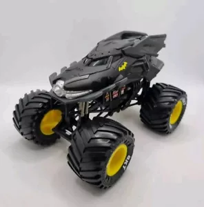 Monster Jam Batman Monster Truck 2021 gran escala 1:24 diecast raro en muy buena condición - Imagen 1 de 10