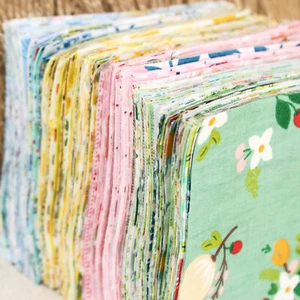 100 restos de tela de acolchado estampado cuadrado con dije floral multicolor artesanía de costura - Imagen 1 de 6