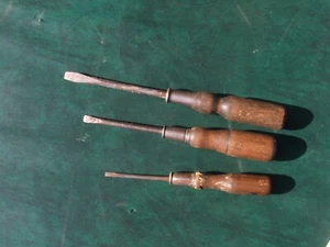 #VINTAGE WOODEN HANDLE SCREW DRIVERS X 3 -ONE IS "BRIDGERORT YELLOW CROWN USA.# - Picture 1 of 3