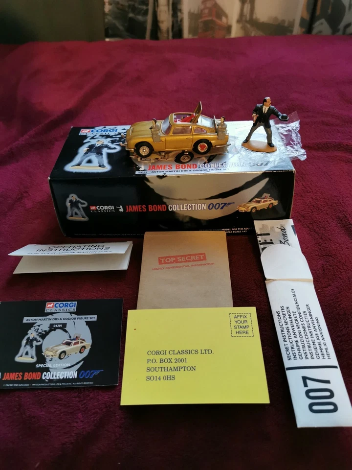 CORGI 007 James Bond 04201 ORO ASTON MARTIN Db5 & Oddjob Figure Set - Immagine 1 di 4