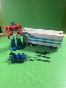 Vintage 1992 Takara Transformers Optimus Prime Cab & Trailer With Accessories - Picture 1 of 23