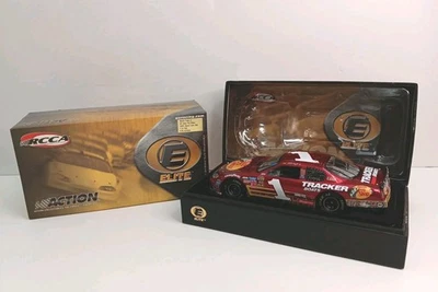 Bajo Action Diecast 2005 Martin Truex Jr #1 Pro Shops escala 1:24 NASCAR Elite Foto 1 de 3