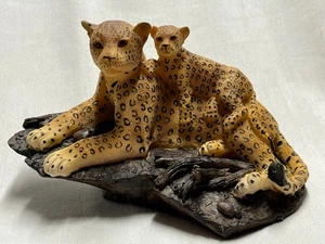 Figurine- Resin PAir of Cheetahs on a Rock - Picture 1 of 3